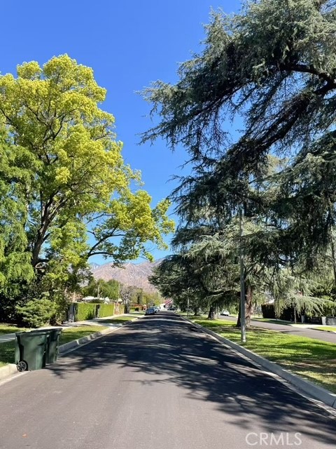 471 Woodward Boulevard Pasadena, CA 91107 - Photo 27 of 30 a view of a yard