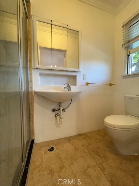 471 Woodward Boulevard Pasadena, CA 91107 - Photo 8 of 30 a bathroom with a toilet a sink and a window