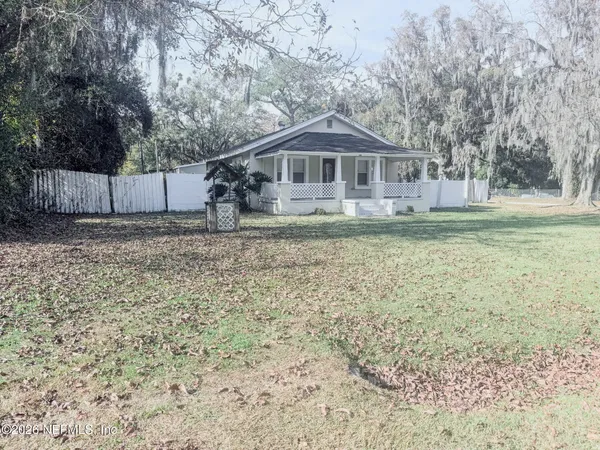 a view of an empty room with wooden floor and closet