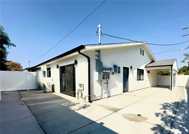 $4,200 | 15952 Cohasset Street, Van Nuys, CA 91406