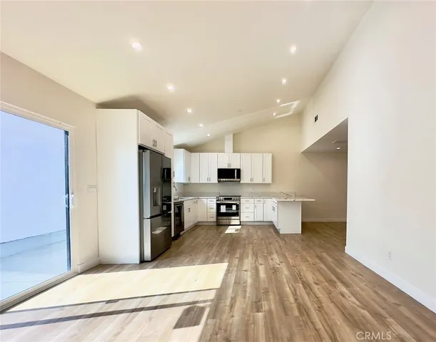 $4,200 | 15952 Cohasset Street, Van Nuys, CA 91406