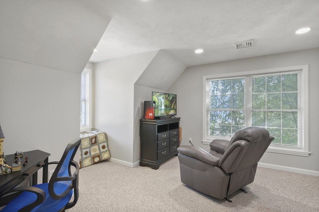 11 Maplewood Road Millbury, MA 01527 - Photo 21 of 27