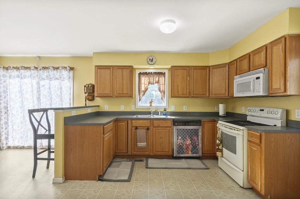 11 Maplewood Road Millbury, MA 01527 - Photo 4 of 27