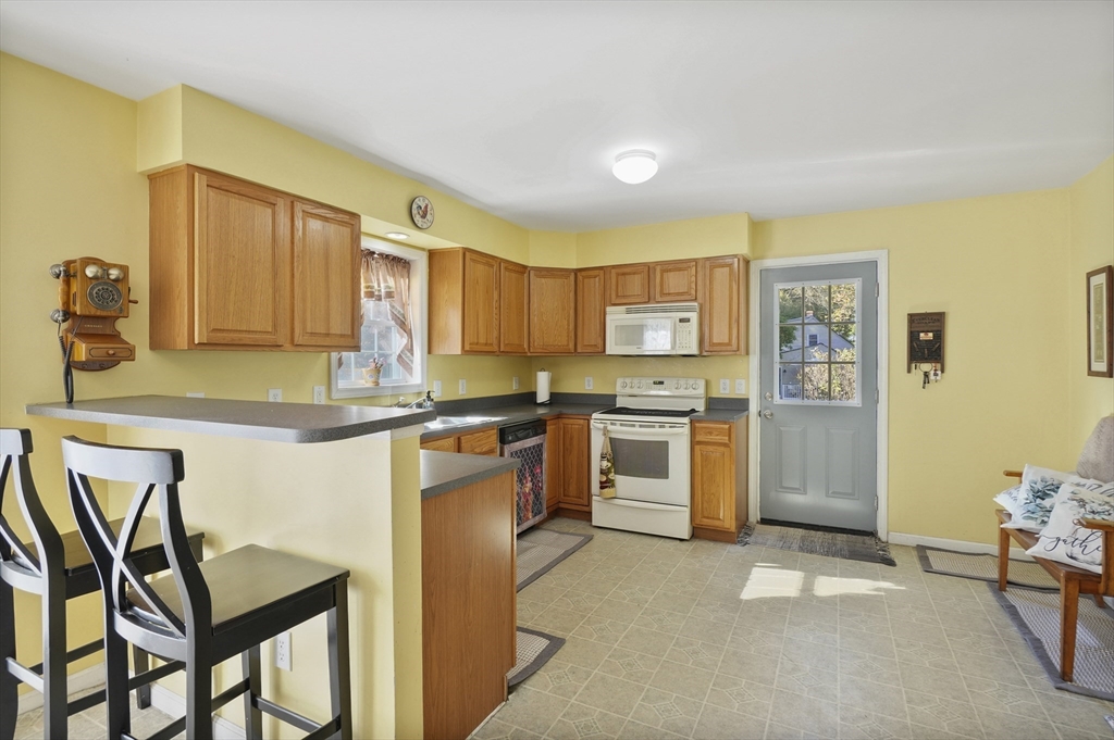 11 Maplewood Road Millbury, MA 01527 - Photo 5 of 27