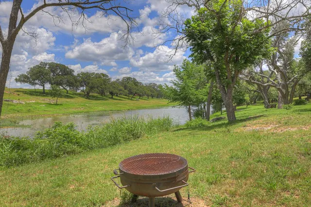 a view of a backyard with green space