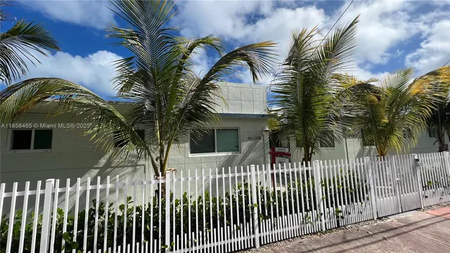 a view of a back yard of the house