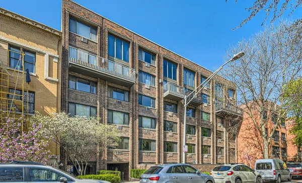 $2,495 | 644 West Arlington Place, Unit 2J, Chicago, IL 60614