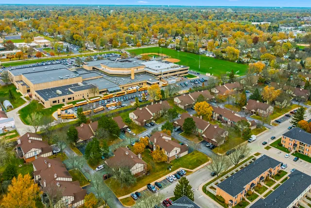 $309,999 | 2930 Northampton Drive, Unit A2, Rolling Meadows, IL 60008