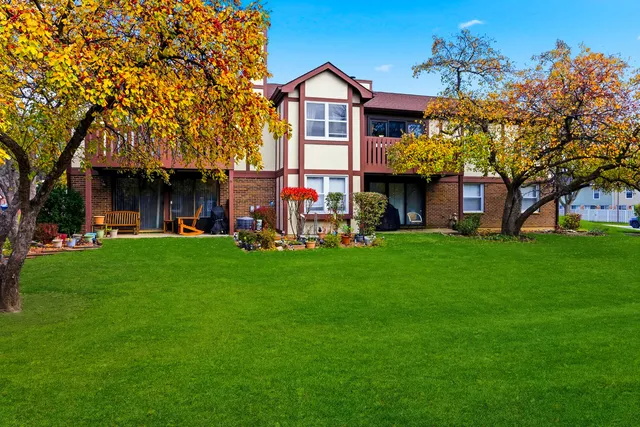 $309,999 | 2930 Northampton Drive, Unit A2, Rolling Meadows, IL 60008