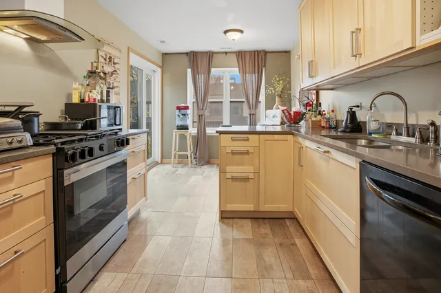 $309,999 | 2930 Northampton Drive, Unit A2, Rolling Meadows, IL 60008