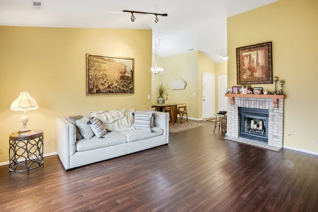 $309,999 | 2930 Northampton Drive, Unit A2, Rolling Meadows, IL 60008