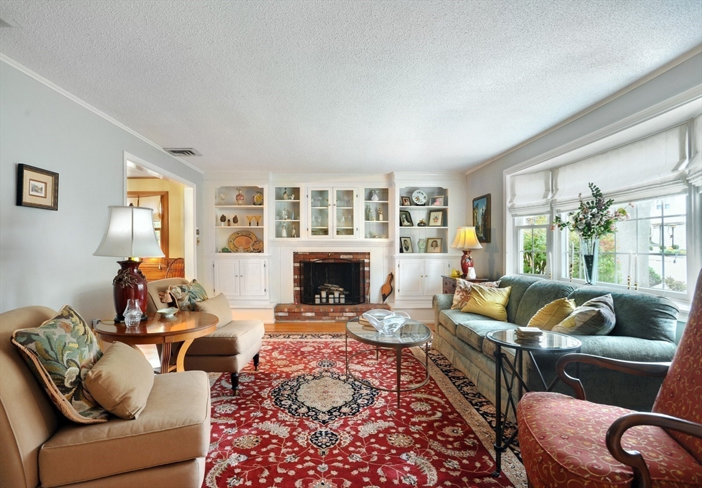 12 Oak Ridge Circle Weymouth, MA 02188 - Photo 5 of 27