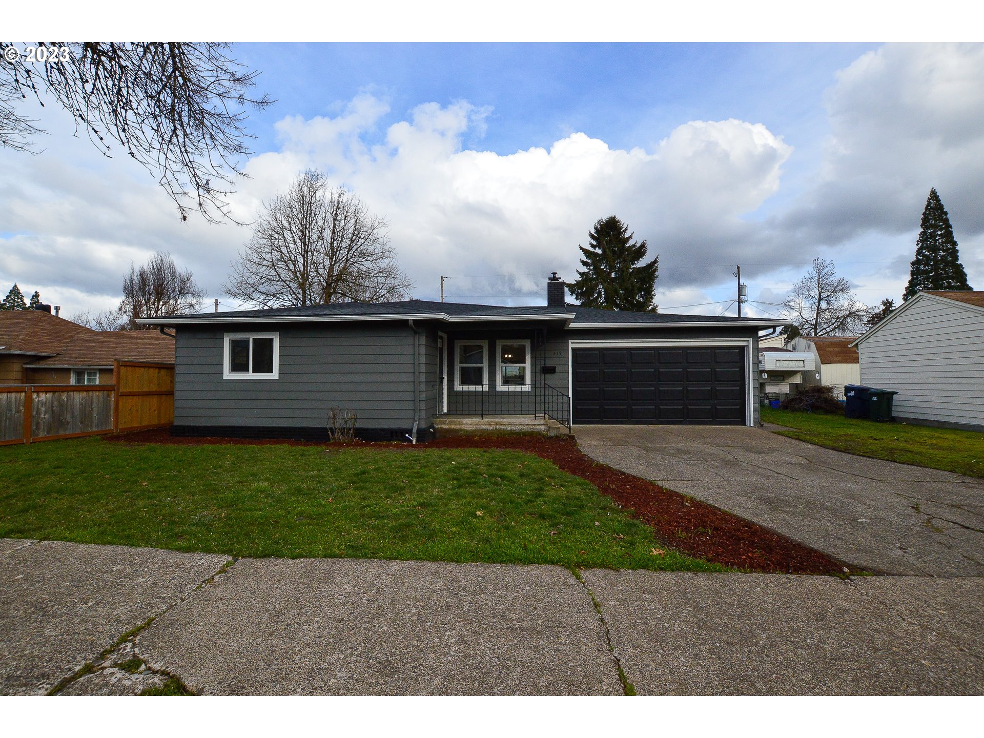 419 25th Street Springfield, OR 97477 - Photo 1 of 17 a front view of a house with a garden