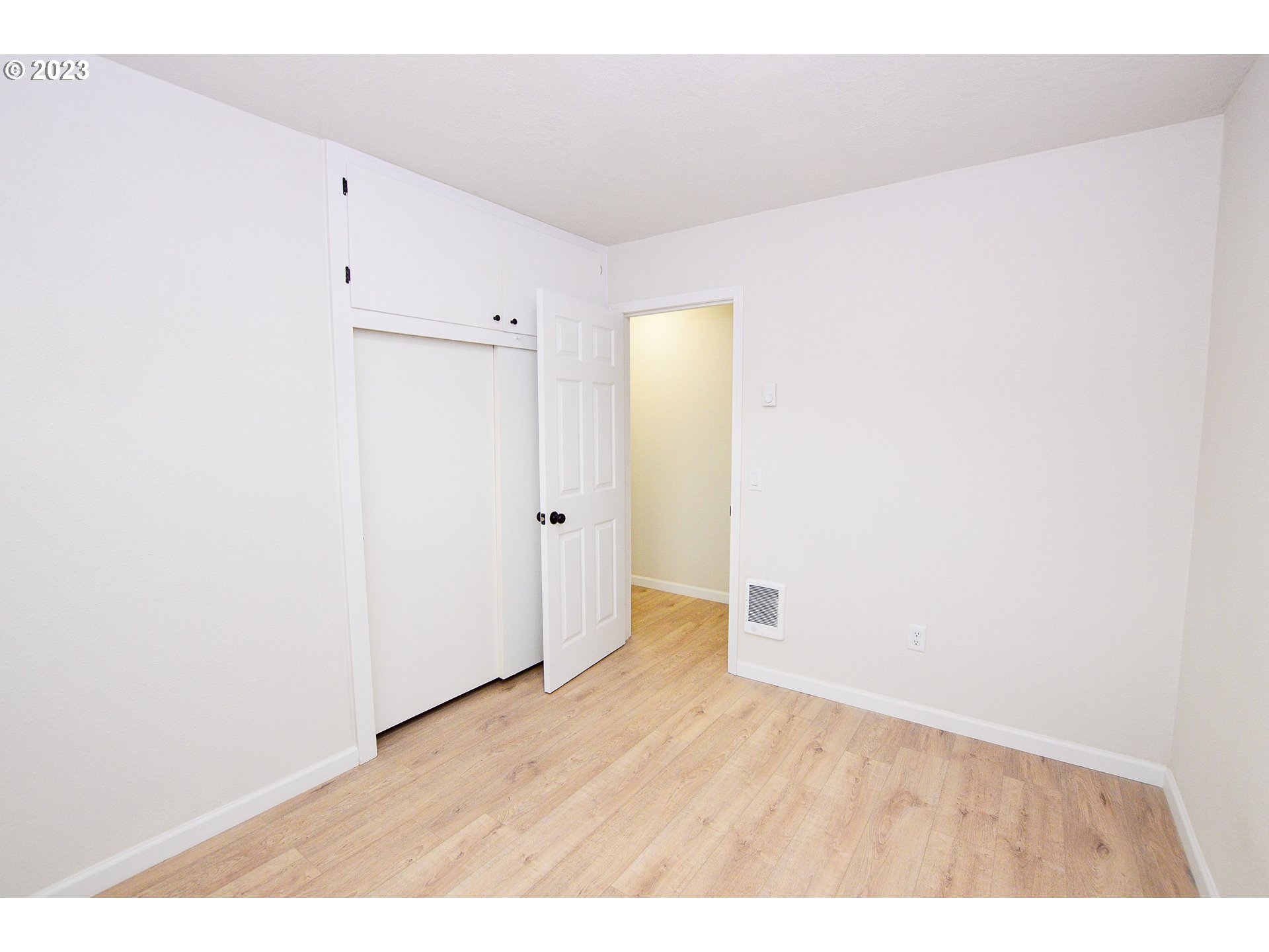 419 25th Street Springfield, OR 97477 - Photo 12 of 17 a view of an empty room