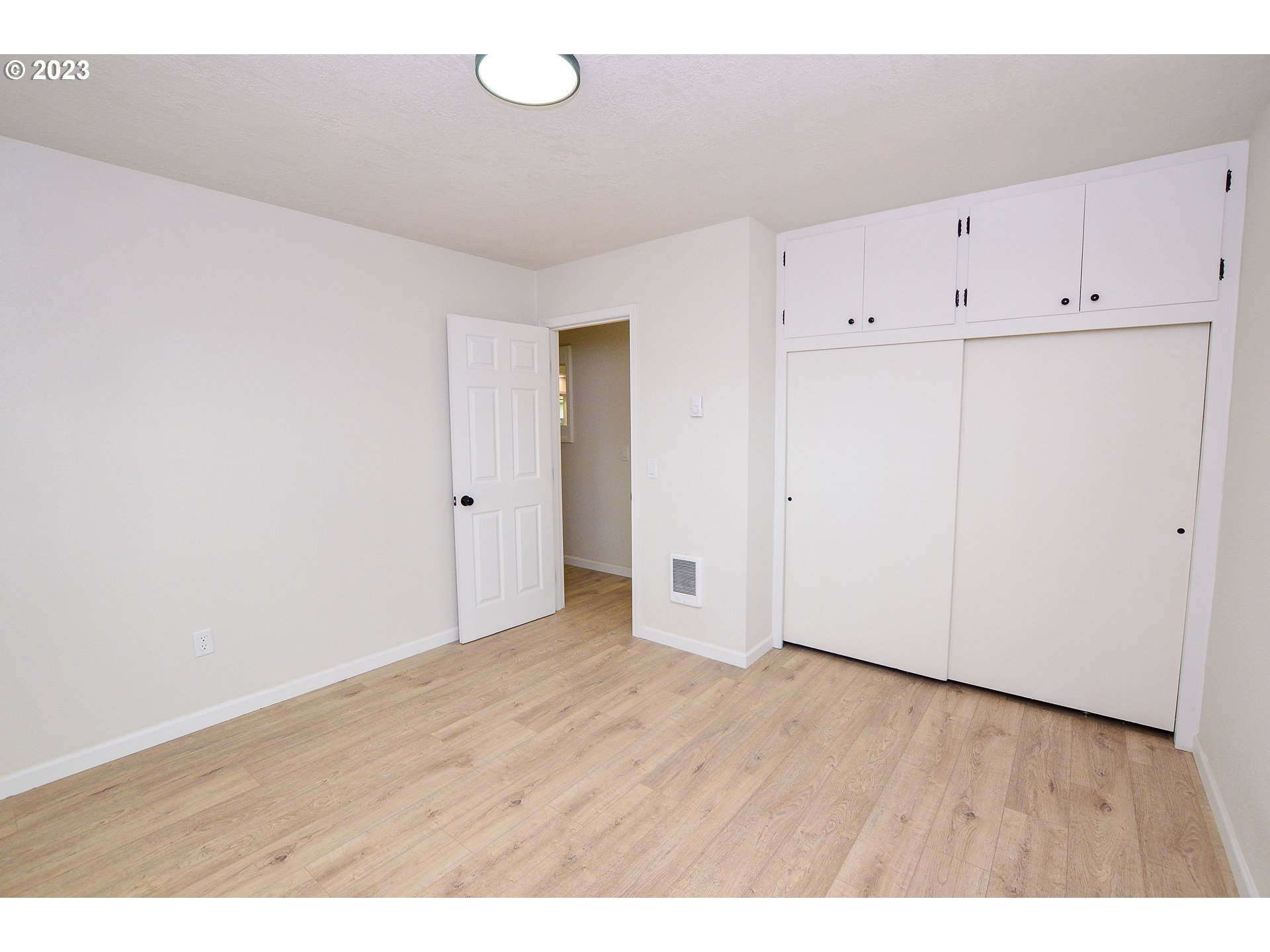 419 25th Street Springfield, OR 97477 - Photo 15 of 17 a view of an empty room
