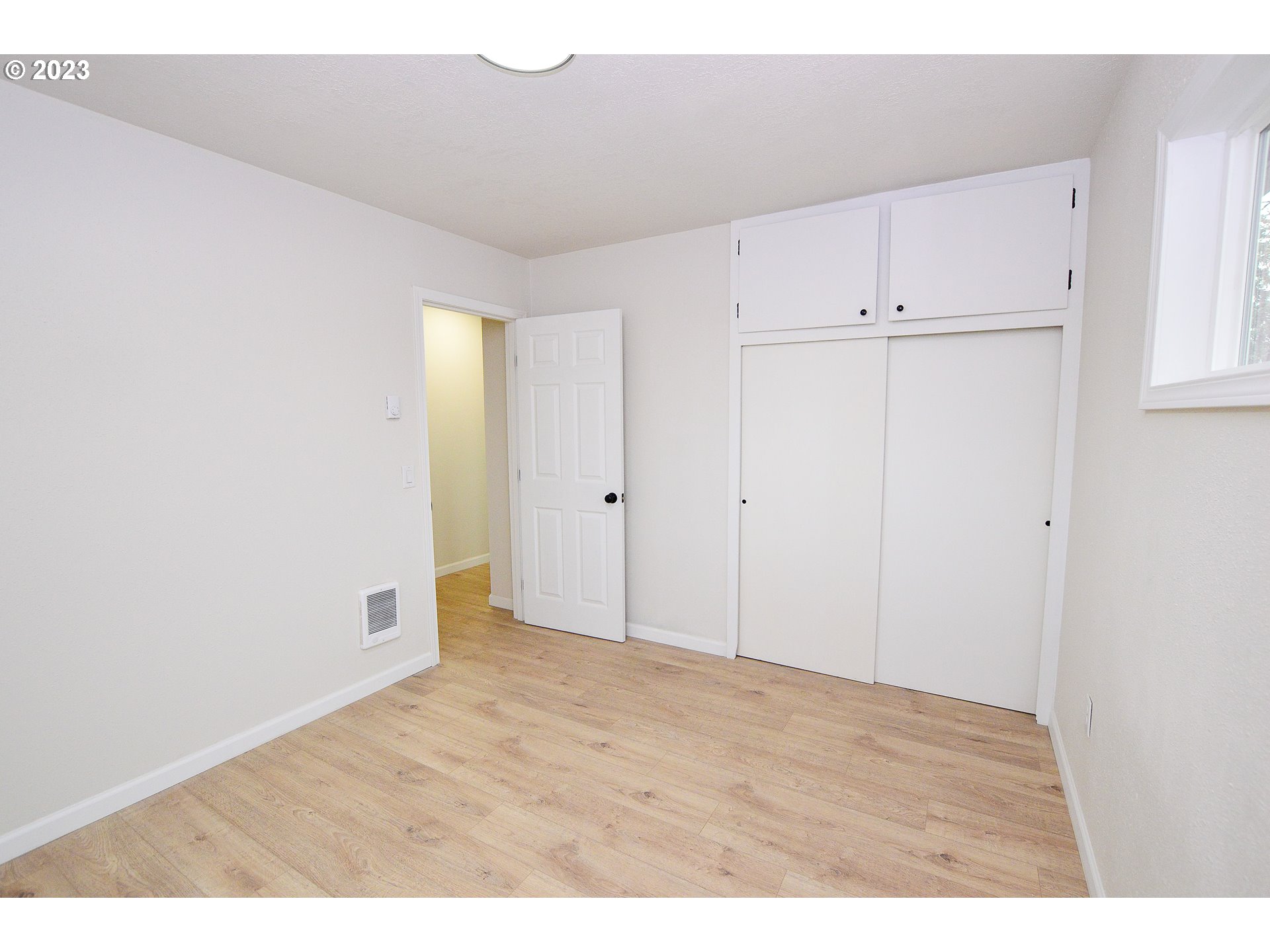 419 25th Street Springfield, OR 97477 - Photo 9 of 17 a view of an empty room