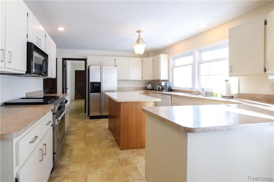 1644 Bracken Road Bloomfield Hills, MI 48302 - Photo 5 of 11 Eat-In Kitchen