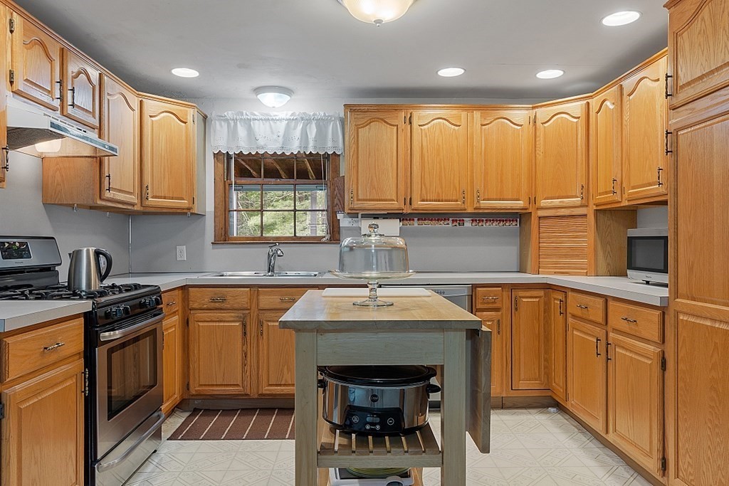 20 Weathervane Road Billerica, MA 01821 - Photo 8 of 28