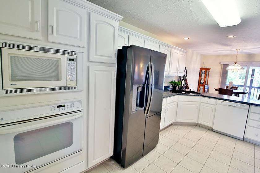 1904 Grand Ridge Road Louisville, KY 40214 - Photo 14 of 50 Kitchen with tile flooring. All appliances remain.