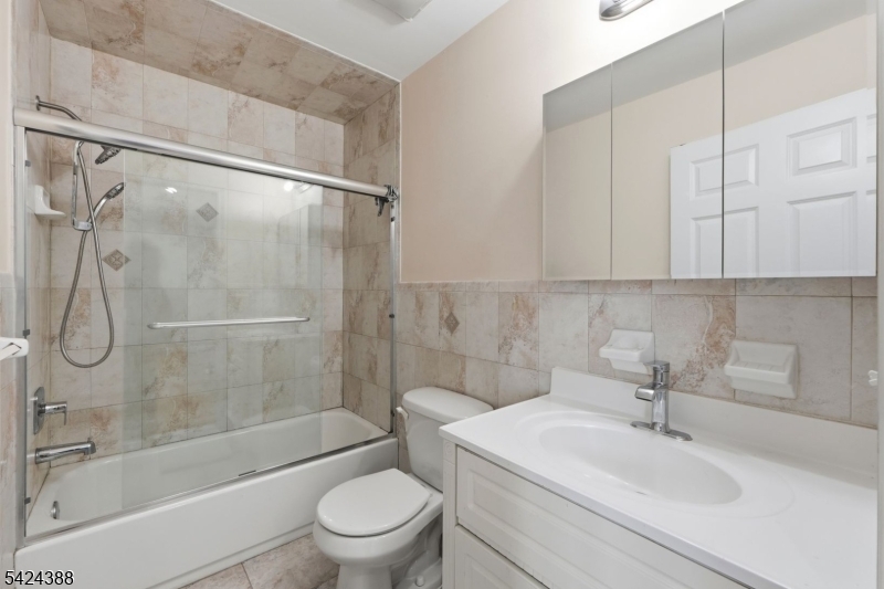 433 Linden Avenue Elizabeth, NJ 07202 - Photo 14 of 33 a bathroom with a sink toilet and shower