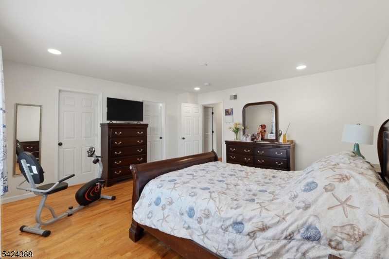 433 Linden Avenue Elizabeth, NJ 07202 - Photo 20 of 33 a bed room with a bed a television and dresser