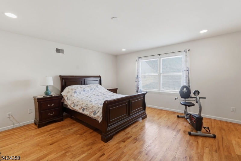 433 Linden Avenue Elizabeth, NJ 07202 - Photo 21 of 33 a bedroom with a bed and a table in it