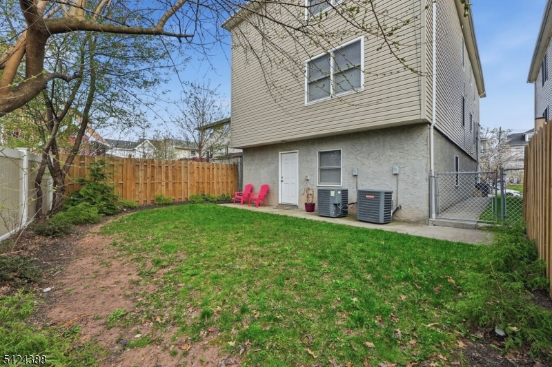 433 Linden Avenue Elizabeth, NJ 07202 - Photo 32 of 33 a front view of house with yard