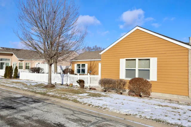 $255,000 | 322 Valley Court, Lowell, IN 46356