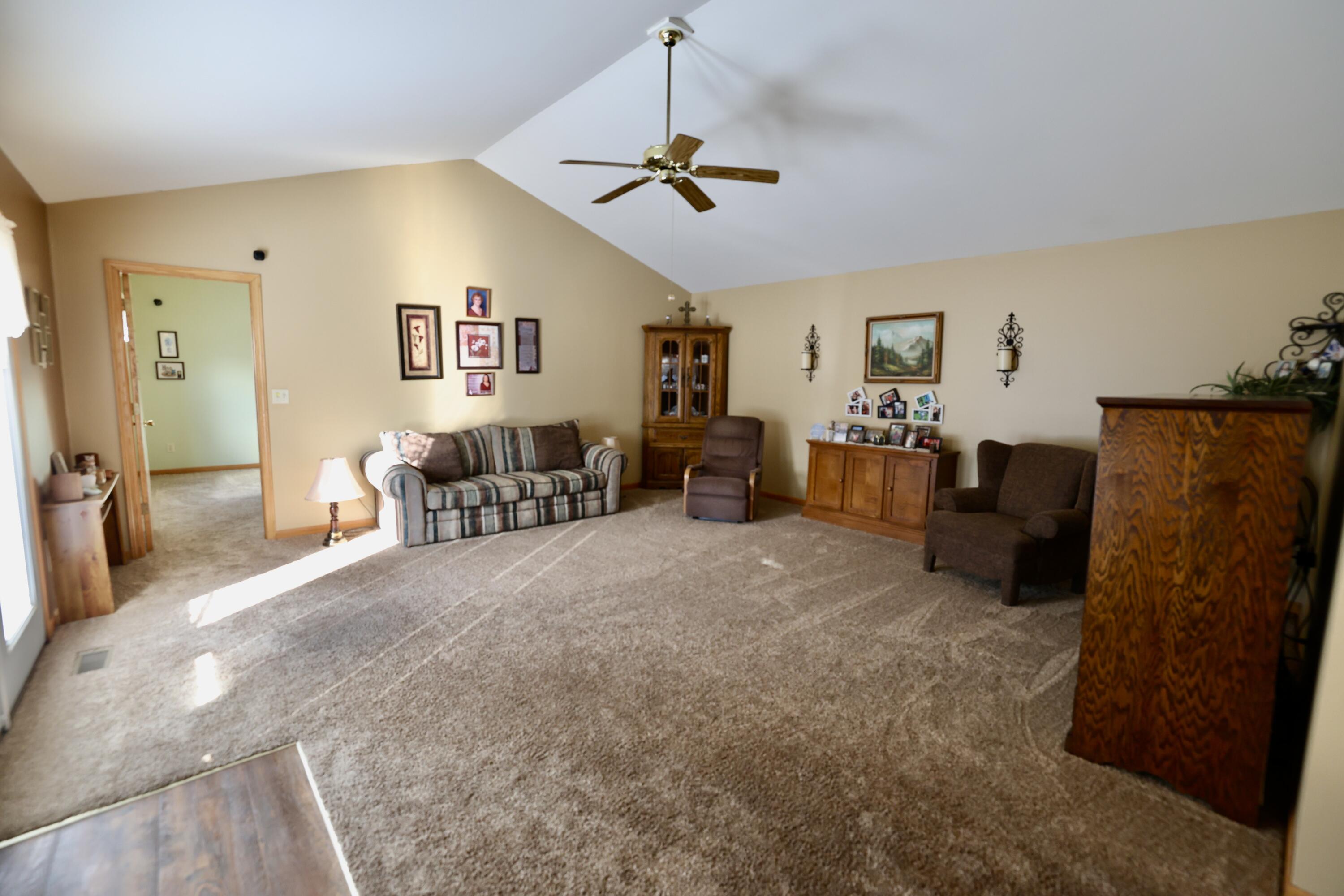 322 Valley Court Lowell, IN 46356 - Photo 4 of 21 3000x2000