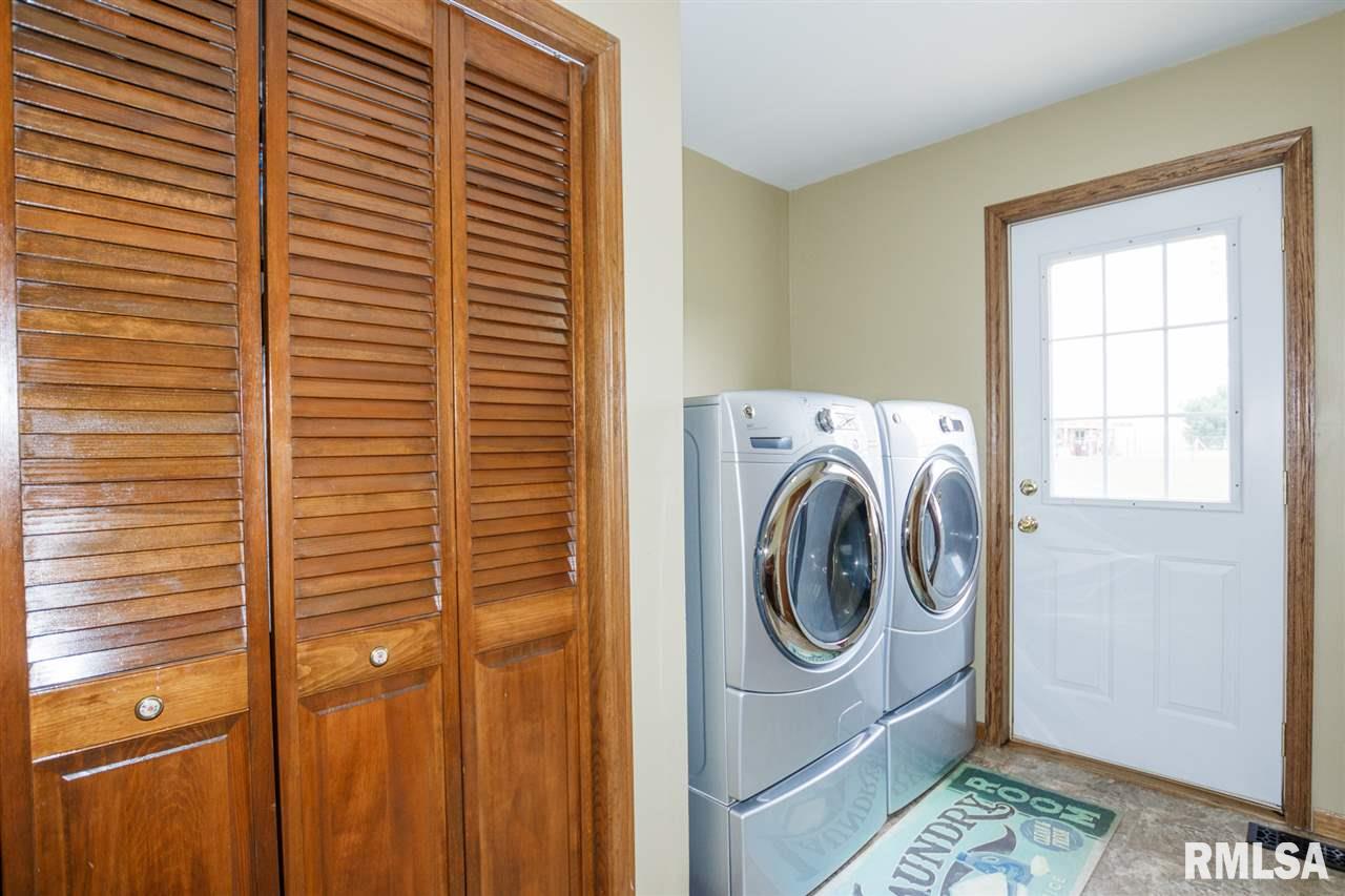 25301 Schuck Road Washington, IL 61571 - Photo 16 of 36 Gallery Image 16