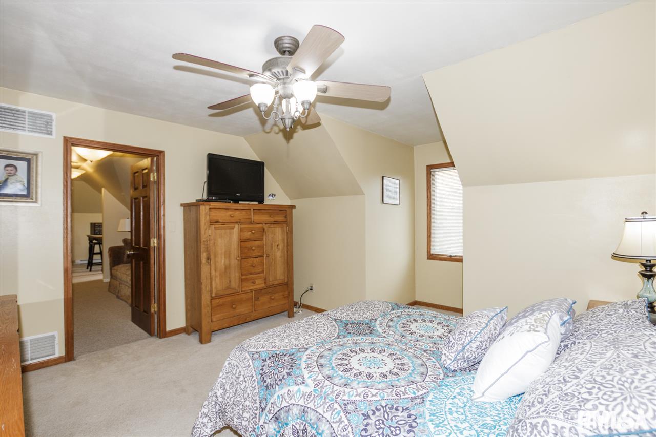 25301 Schuck Road Washington, IL 61571 - Photo 21 of 36 Gallery Image 21