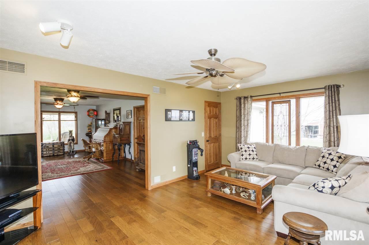 25301 Schuck Road Washington, IL 61571 - Photo 9 of 36 Gallery Image 9
