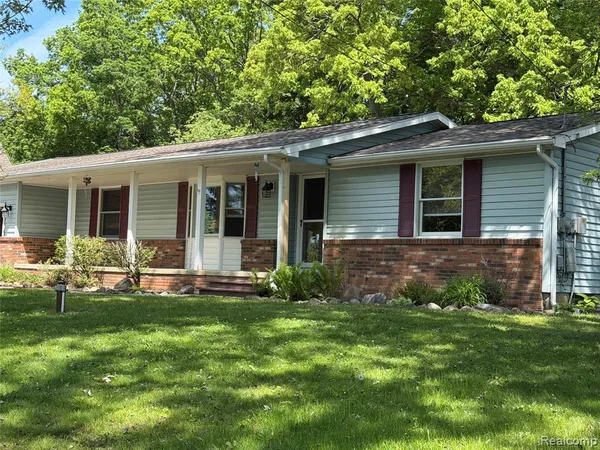 $2,200 | 8427 Carols Drive, Brighton, MI 48114