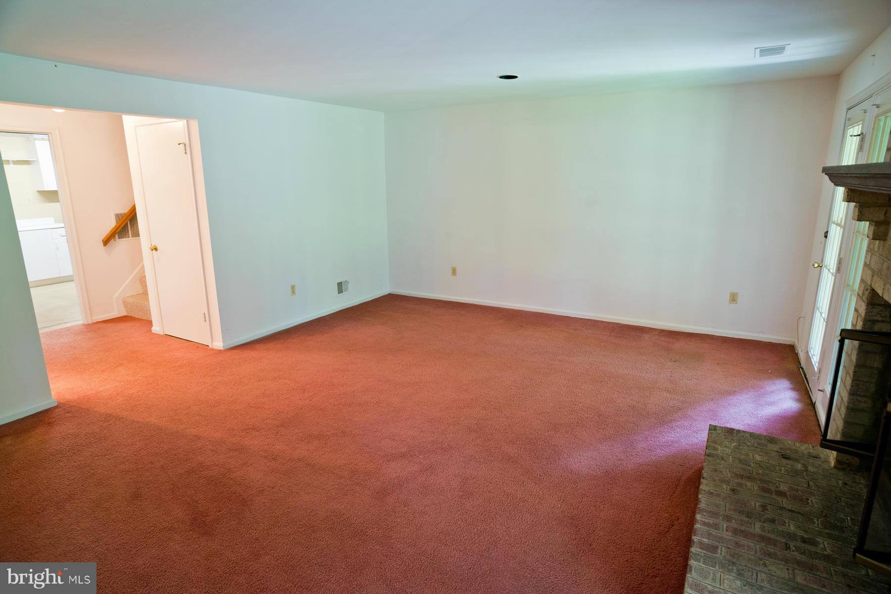 325 Crescendo Way Silver Spring, MD 20901 - Photo 20 of 21 an empty room with a door