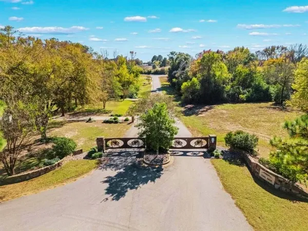 $510,000 | 7035 Clear View Court, Athens, TX 75752