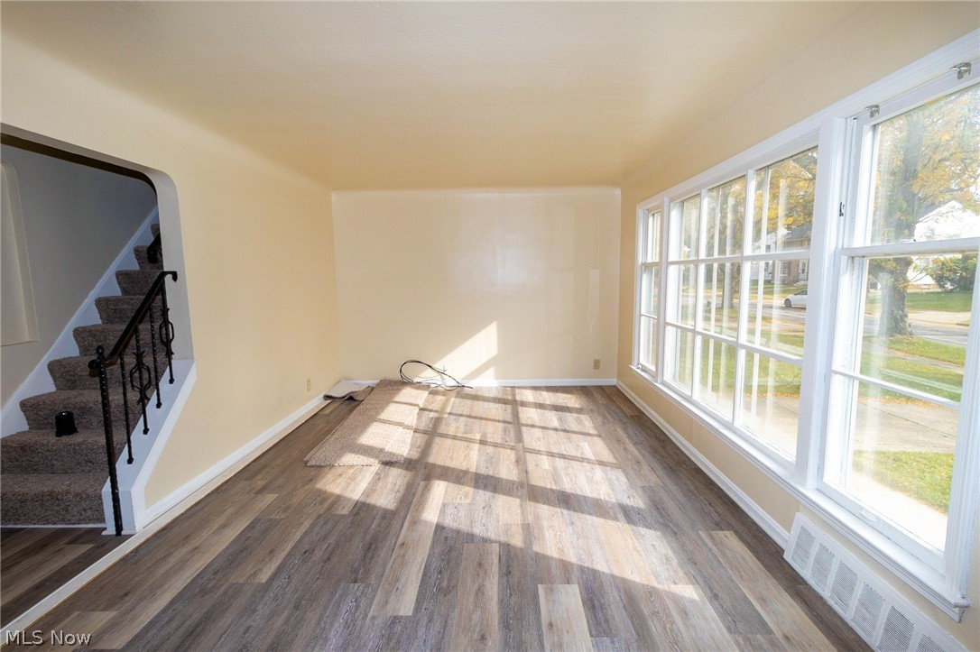 3863 Salisbury Road South Euclid, OH 44121 - Photo 2 of 13 Living room