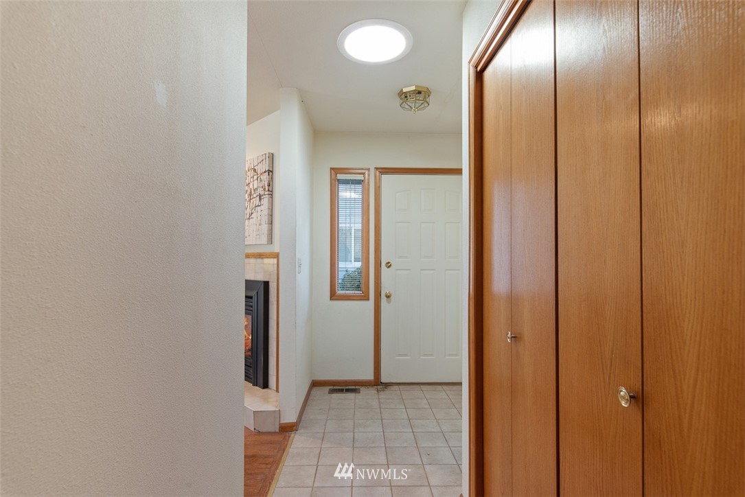 6852A Raspberry Dr., Unit B Everson, WA 98247 - Photo 13 of 25 an empty room with mirror and shower