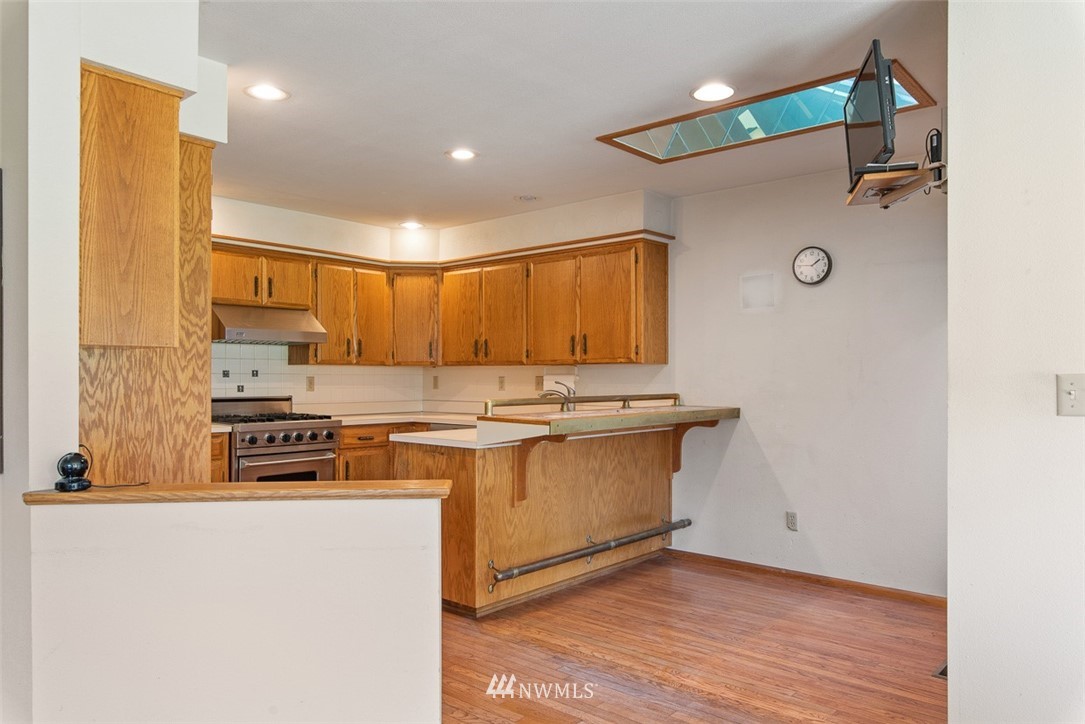 6852A Raspberry Dr., Unit B Everson, WA 98247 - Photo 8 of 25 a kitchen with a stove a sink and a refrigerator