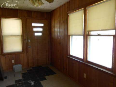 1616 South Graham Road Flint, MI 48532 - Photo 8 of 16 20357852-7.JPG