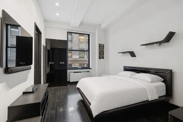$2,097,000 | 20 Pine Street, Unit 907/908 | Financial District