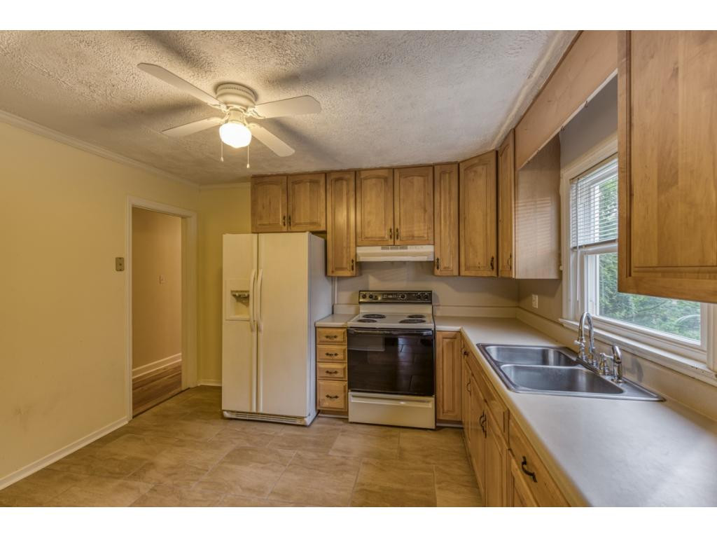 533 Cheyenne Road Bristol, VA 24201 - Photo 11 of 26 Kitchen 3