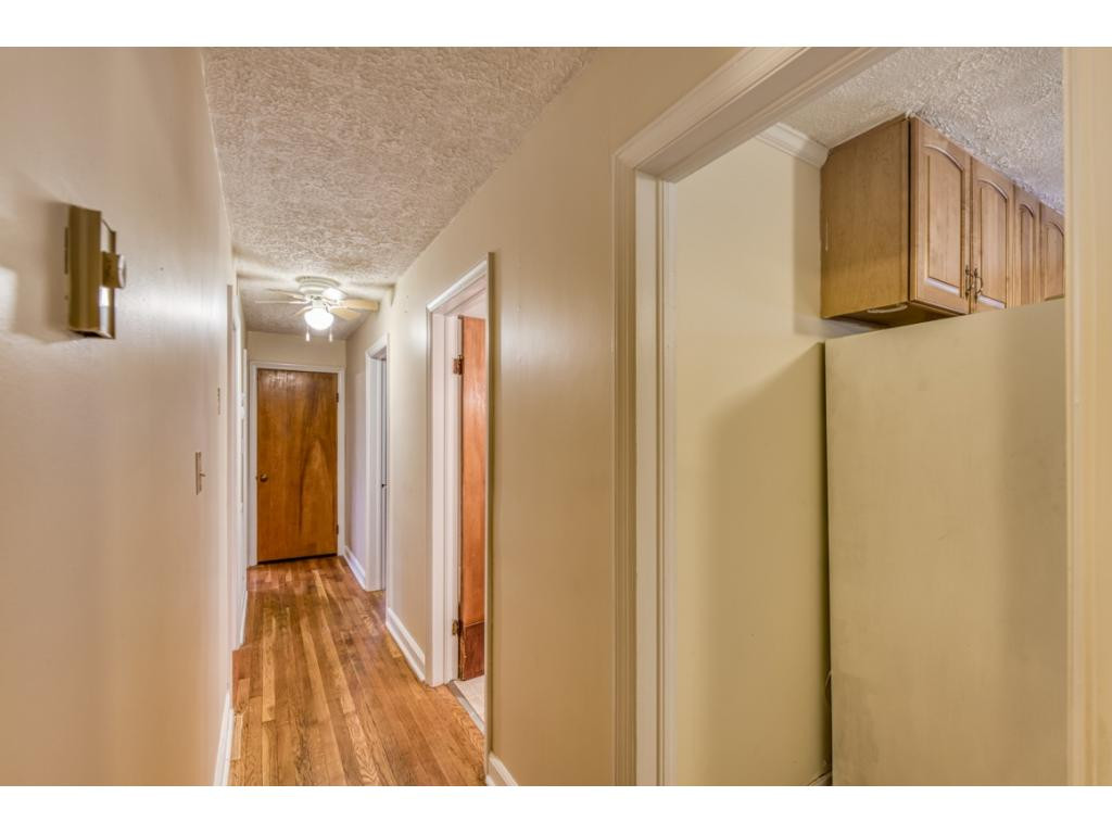 533 Cheyenne Road Bristol, VA 24201 - Photo 12 of 26 Hall