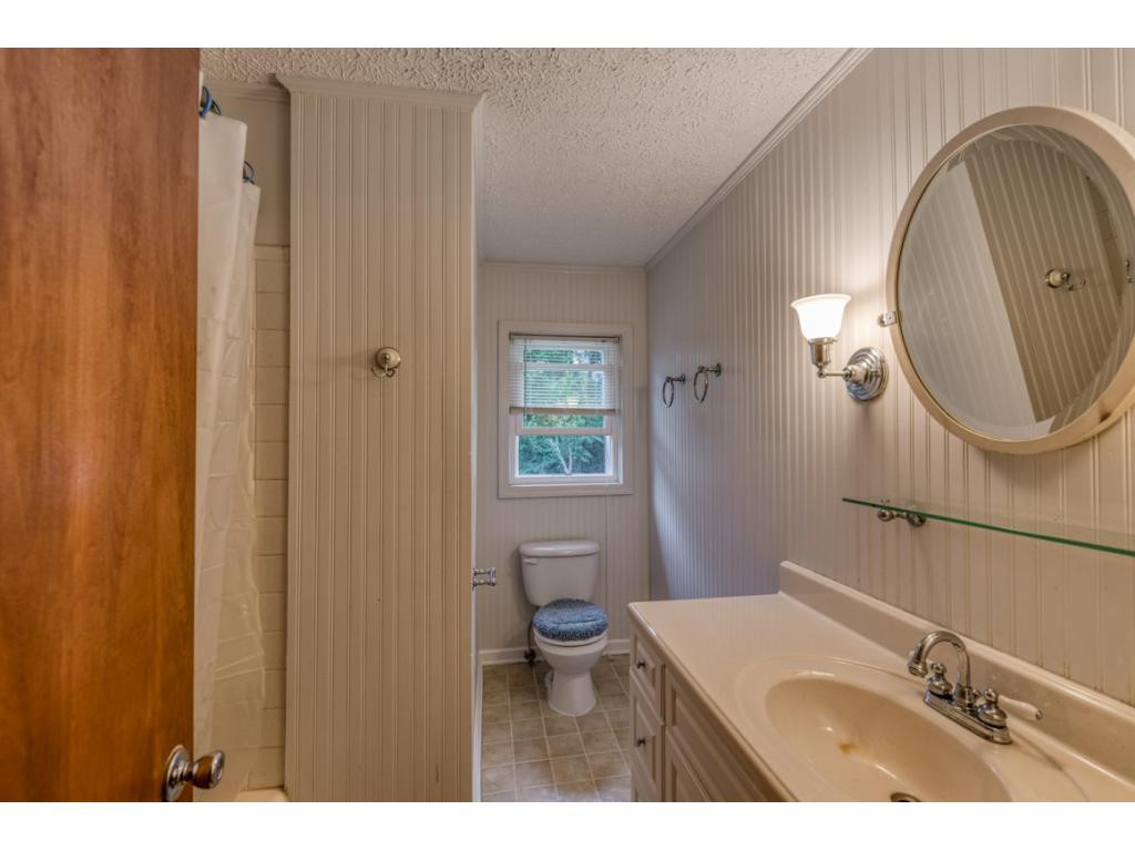 533 Cheyenne Road Bristol, VA 24201 - Photo 13 of 26 Bath
