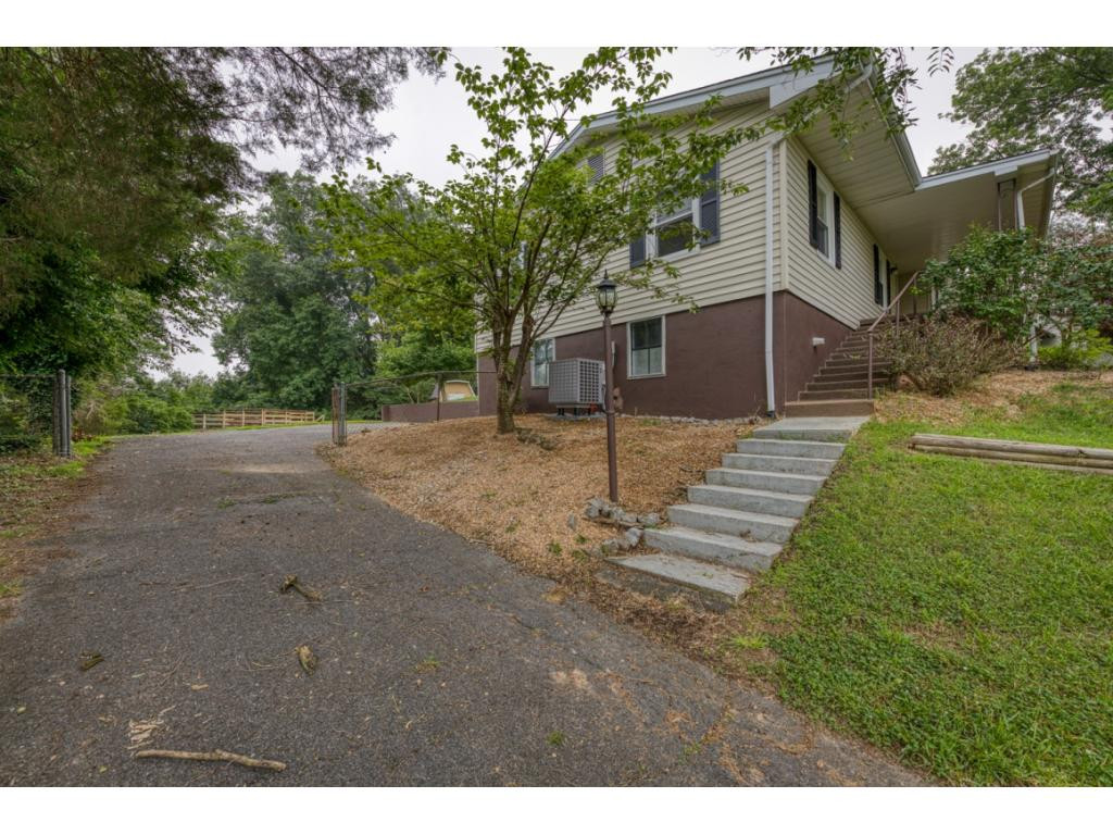 533 Cheyenne Road Bristol, VA 24201 - Photo 3 of 26 Photo 3