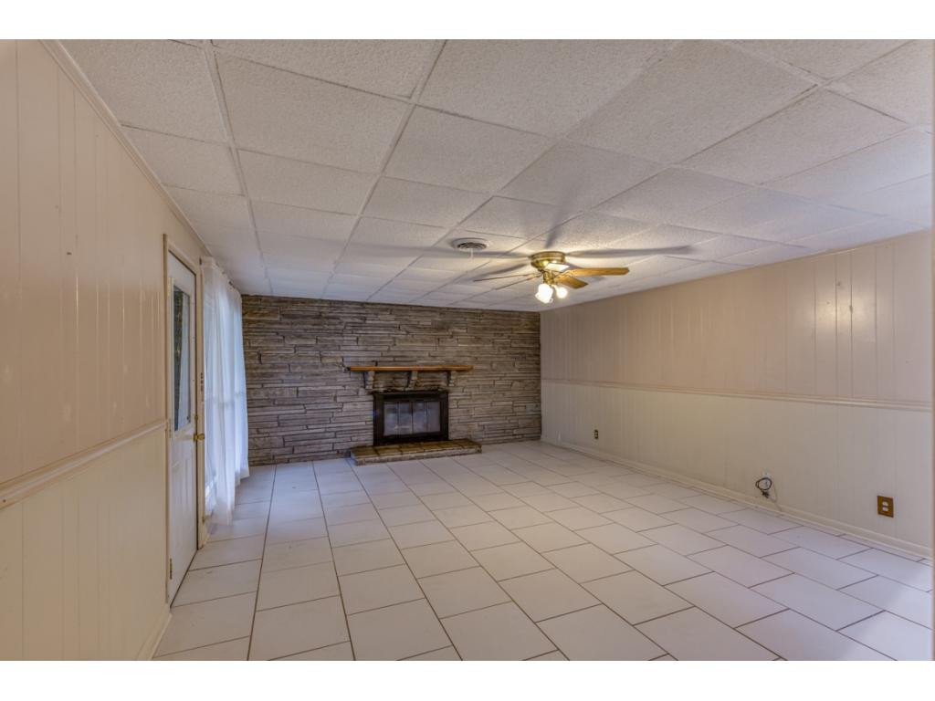 533 Cheyenne Road Bristol, VA 24201 - Photo 4 of 26 Den 1