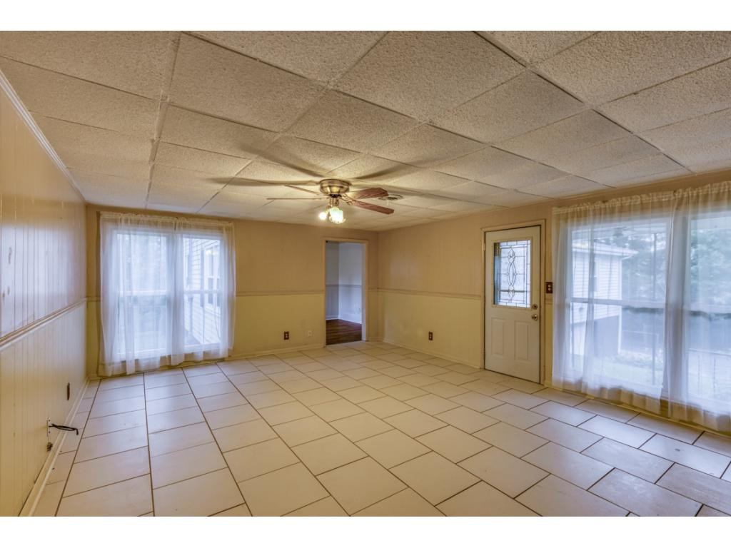 533 Cheyenne Road Bristol, VA 24201 - Photo 5 of 26 Den 2