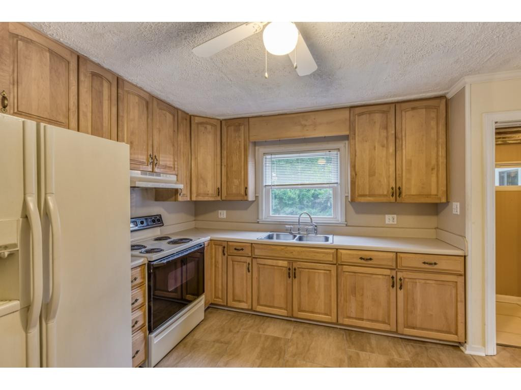 533 Cheyenne Road Bristol, VA 24201 - Photo 10 of 26 Kitchen 2
