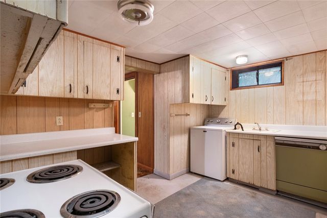 $385,000 | 21 Parsonage Drive, Warwick, RI 02889