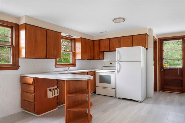 $385,000 | 21 Parsonage Drive, Warwick, RI 02889