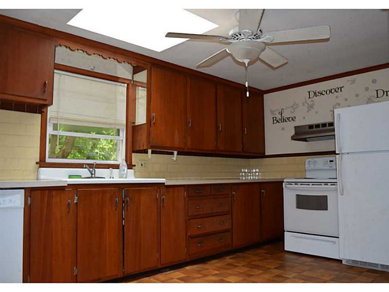 179 Wampanoag Road Warwick, RI 02818 - Photo 4 of 15 Kitchen.